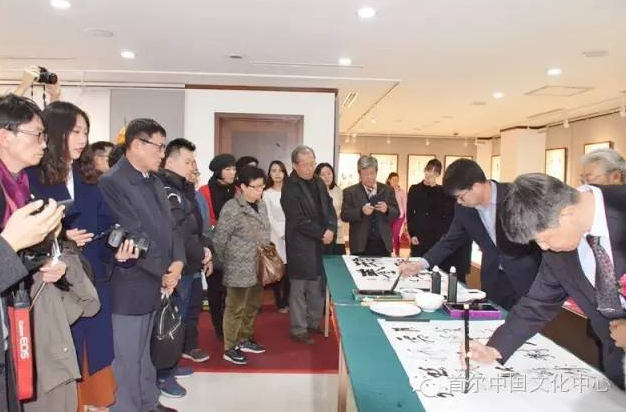 “墨之韵—吕建德先生书法展”开幕式在首尔中国文化中心成功举办 “墨之韵—吕建德先生书法展”开幕式在首尔中国文化中心成功举办