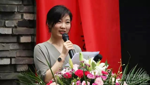 活动主持人 侯双儿